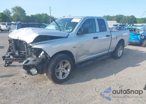 2017 Ram 1500 Express 4X4 6'4 Box z USA, uszkodzony, nr VIN 1C6RR7FT0HS853934